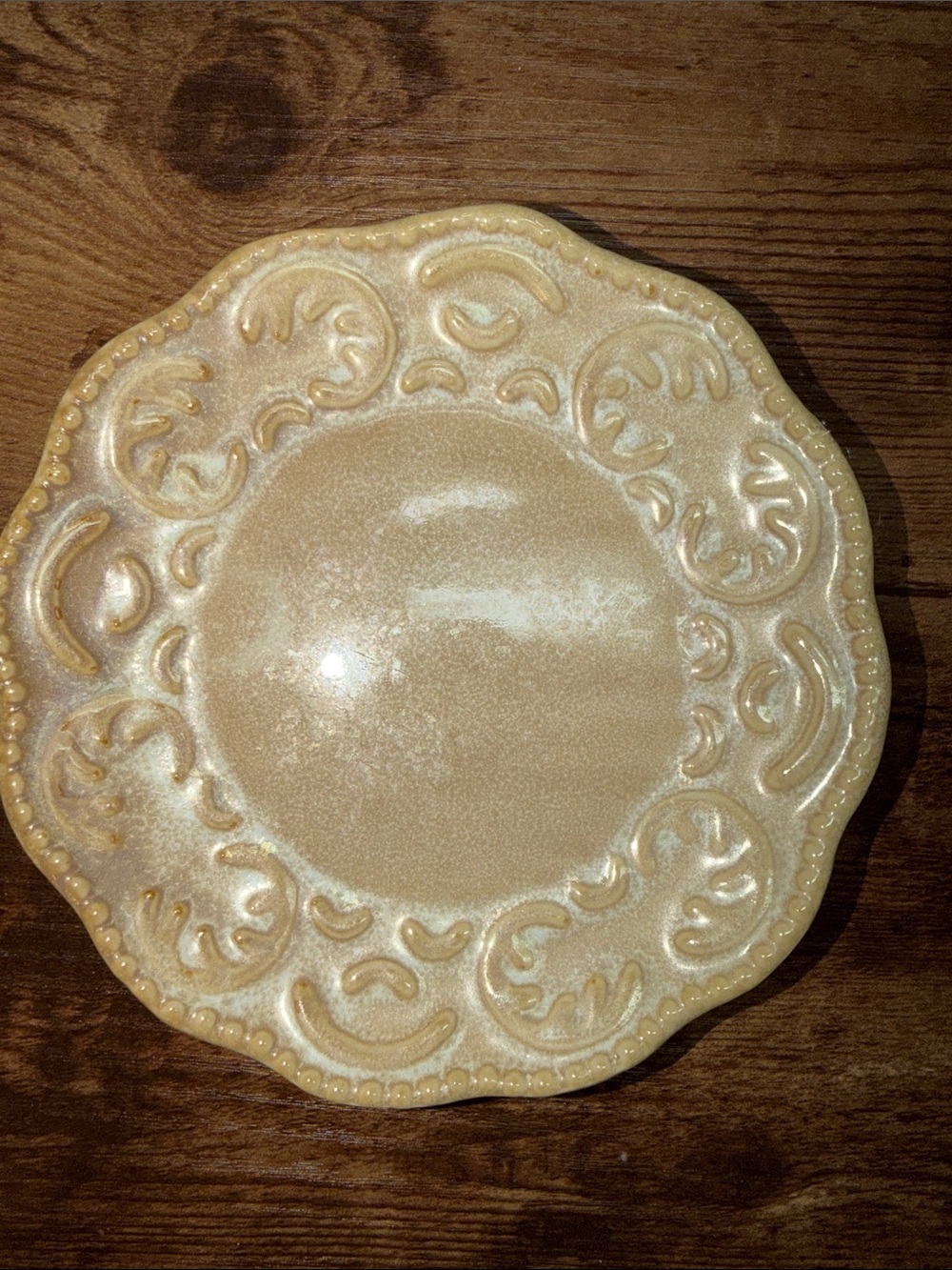 Decorative Beige Stoneware Dinner Plate — Neutral Accent